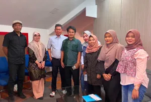 Panitia Seminar Internasional Syekh Yusuf mematangkan konsep bersama Dr. Sawedi Muhammad. (Foto: Dok.Pribadi).